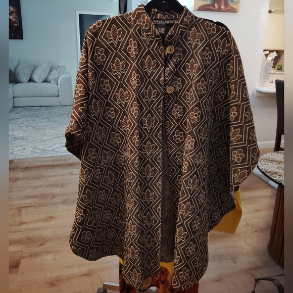 First Vision by Shirin Jackets & Blazers - *RARE FIND* Vintage Elegant Brown and Cream Patterned Cape